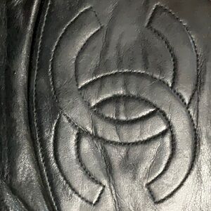 Gently Used Lux, Chanel Wallet, Crinkling In Leather final sale 2000 retail